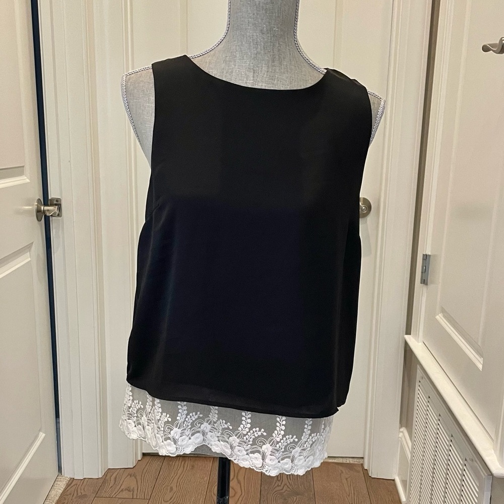 🌸🌸SALE! 4 FOR $20!MONTEAU Black Sleeveless Blouse w/ White Lace Accent Size M - Picture 1 of 7